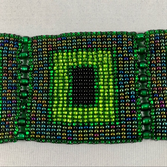 Indigenous Women Artisan -Brilliant Cuff Bracelet - Picture 4 of 10